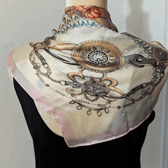 Elegant pink gold mandala design scarf 28X28 100% polyester minor flaw - Picture 3 of 4